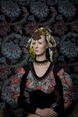 俄罗斯Girl of Van Eyck民族成熟女人头饰服饰摄影