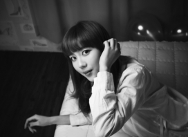 韩国模样酷似金喜善女人-黑白效果摄影欣赏