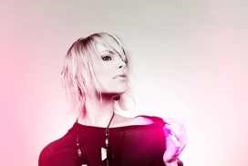 德国Anni & Sonja安妮和宋雅时尚人像摄影大片欣赏-光的巧作用