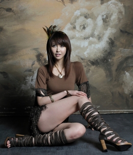 韩国穿咖啡色衣服-皮带鞋女生人像摄影