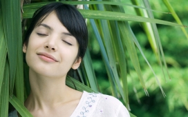 欧美2010一组高清晰像素户外体育运动女性图片--完美呼吸