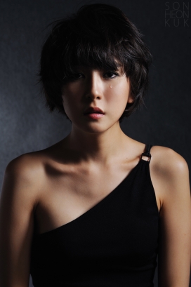 分享两张还不错的韩国摄影师加后期处理图片