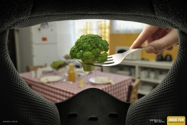 国外Maxx Fun Mini Motos创意另类广告设计欣赏