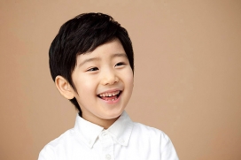 韩国2010最新可爱干净儿童小孩学生网页设计图欣赏