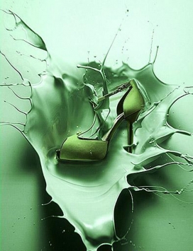 欧美创意掉入喷溅五颜六色油漆水花物品广告摄影