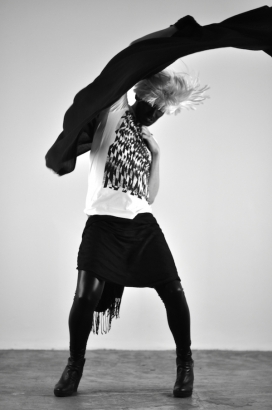 法国ONE DAY THERE WILL BE A PLACE FOR US 黑白乱搭时尚