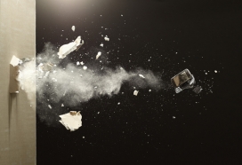 欧美OVERHEATING超酷创意之爆破的魅力--从墙壁出来的品牌手机手表