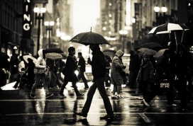 美国纽约Rain雨天街头摄影欣赏--打伞的路人
