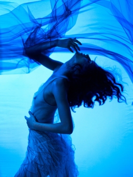 Her Blue Heaven舞动婚纱之她那蓝色的天堂