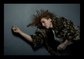 葡萄牙A friend穿貂皮大衣女人摄影