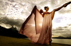 丹麦Revista Seven时尚人像摄影--人景合一