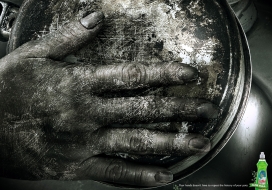 欧美The Hands粗糙的手-洗手液平面广告