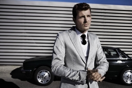 法国男士与车摄影