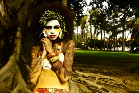 比利时ECO漂亮“部落”女人森林写照