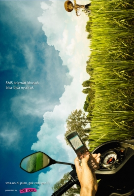 欧美Cekidot Free Weekly Bulletin开车发短信平面广告