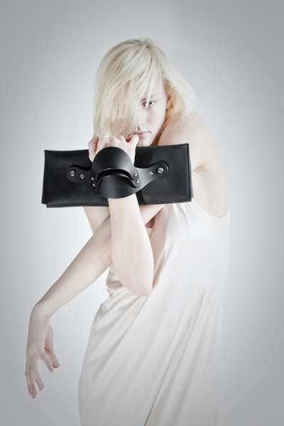 英国fleet ilya / fashion美诱女生人像-枷锁