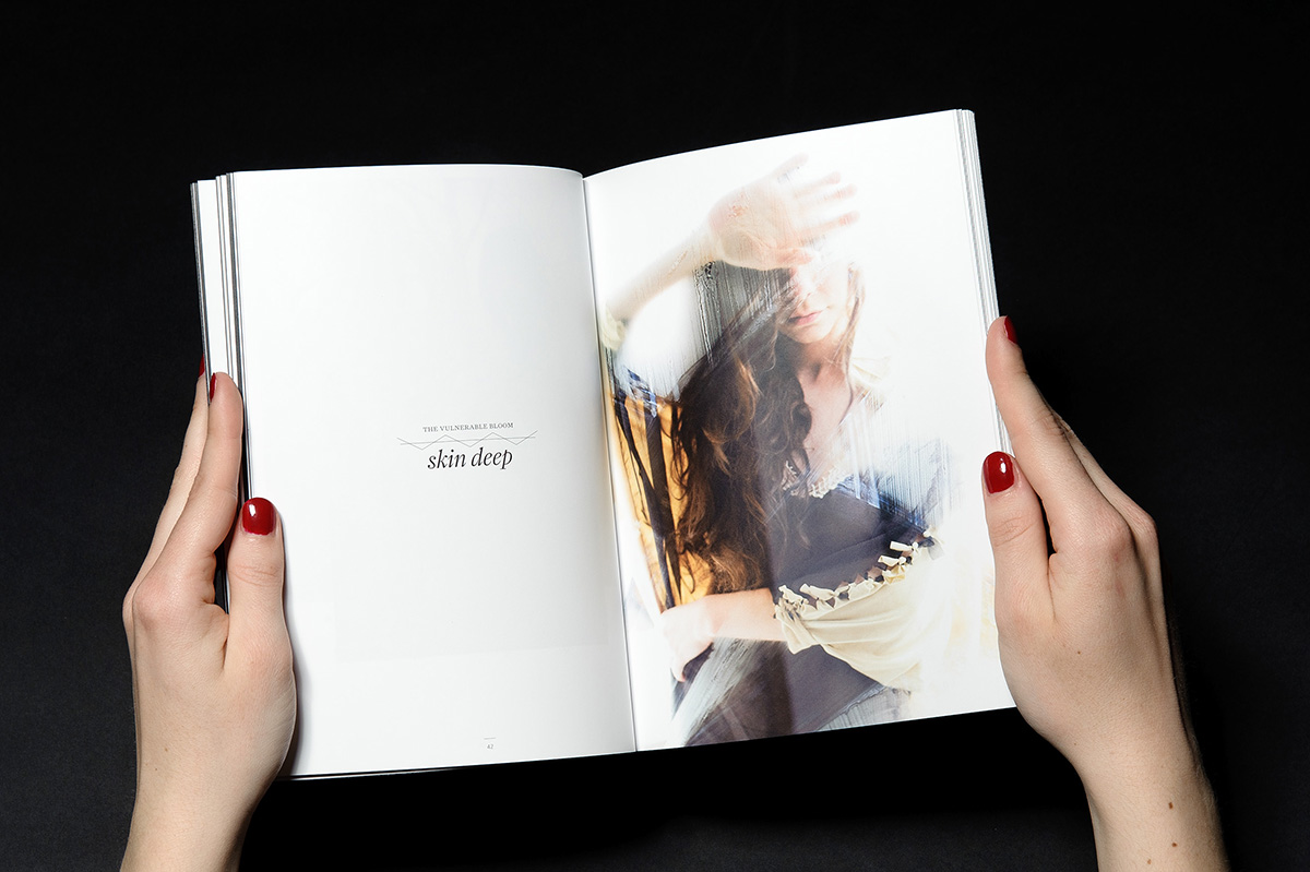 Loom 7 •• The Catwalk Instinct时尚时装表演宣传册设计---酷图编号2