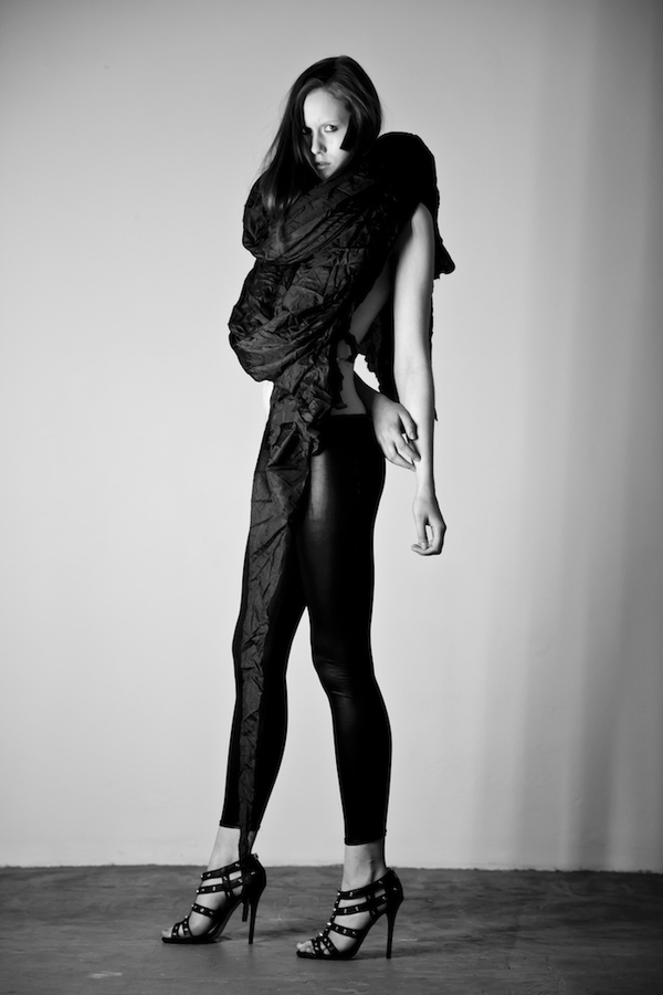 法国W E W I L L A L L B U R N时尚黑白女人像摄影---酷图编号4