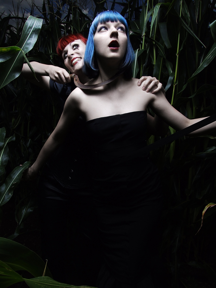 德国silent-order摄影师―户外蓝发妖女人像图片