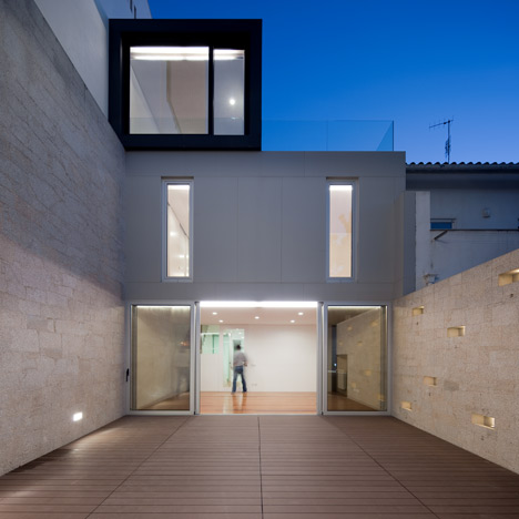 葡萄牙建筑师-灰色房子---酷图编号17