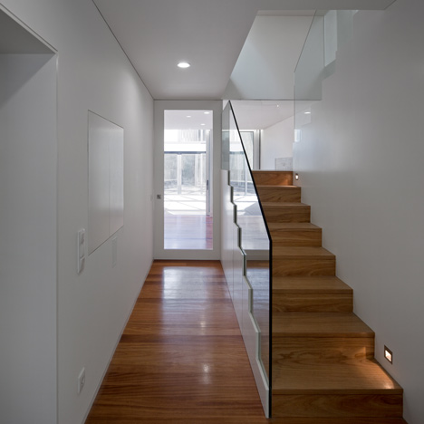 葡萄牙建筑师-灰色房子---酷图编号16