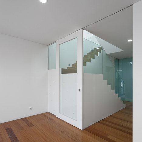 葡萄牙建筑师-灰色房子---酷图编号11