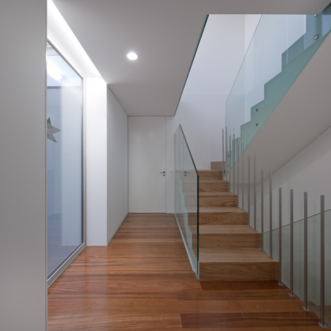 葡萄牙建筑师-灰色房子---酷图编号9