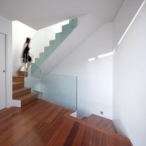 葡萄牙建筑师-灰色房子---酷图编号2