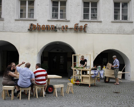 奥地利移动厨房桌子餐车---酷图编号953406