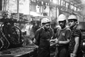 国外钢铁工人黑白映像图片