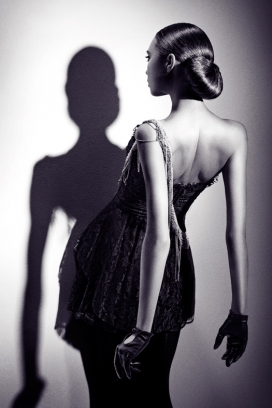 意大利BLACK FEVER时尚黑白人像摄影