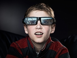 索尼SONY试听立体电视平面广告