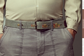 乌拉圭El País服饰皮带平面广告