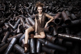 Calendar 2011 工业美女结合摄影日历