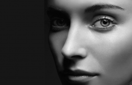 高清晰ROBERTJASO法国高清晰成熟女人脸部黑白摄影壁纸