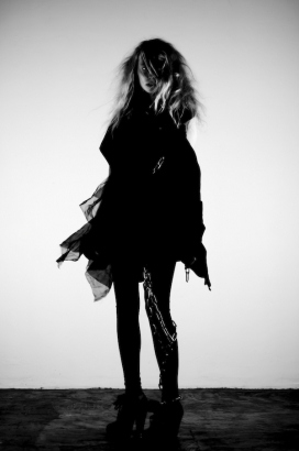 欧美END OF TIMES野性时尚黑白女性摄影图