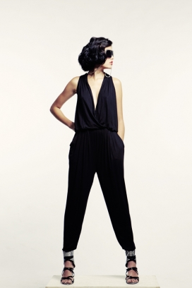 意大利The Shape Story - Cosmopolitan January 2011时装人像