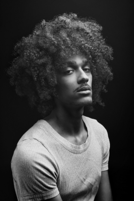 德国Ibous Portrait的人物肖像-爆炸头发型