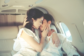 阿根廷飞机场的激情吻别-Editorial for The Watch Gallery (arg)