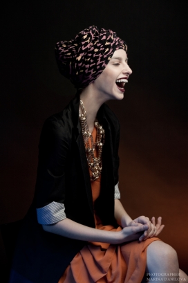 LNovak带头巾的女人