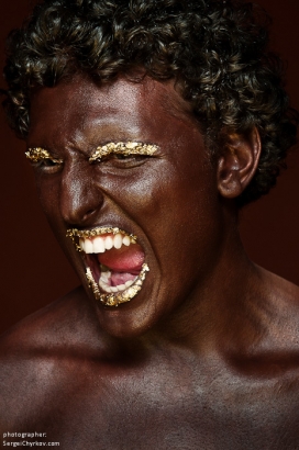 Othello镶金人摄影