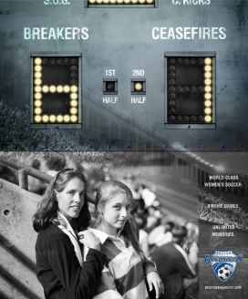 世界级的女子足球平面广告