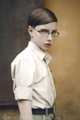 Cursed Female, Part 儿童扮酷人像