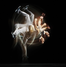 飞行的步骤-速度摄影