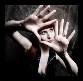 德国silent-order摄影师―钉子与苹果女人摄影