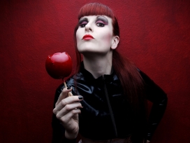 德国silent-order摄影师―女人与红苹果