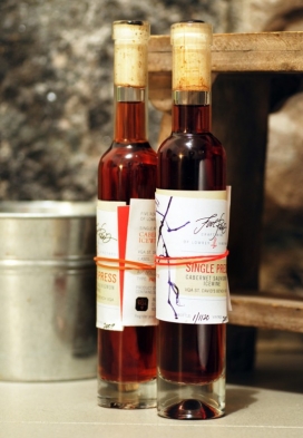 加拿大Five Rows Craft Wine葡萄酒包装设计