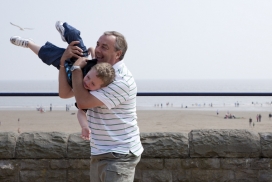 海滩旅行-英国加的夫摄影师Tom Ashmore作品欣赏-Tourist