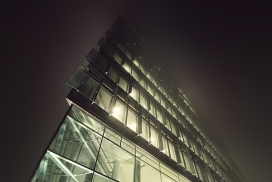 迷雾中捕获的大气磅礴结构建筑-Majestics
