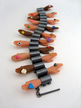 芭比娃娃-惊人的美丽肢体艺术饰品